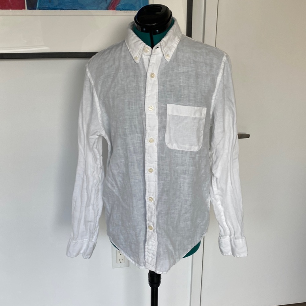 Abercrombie white button down linen shirt, Size small. Excellent condition!